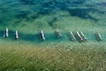 Вид с воздуха на традиционные лодки, Ломбок, Индонезия — стоковое фото