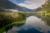 Vista panorámica del lago Hintersee, Ramsau, Berchtesgaden, Baviera, Alemania - foto de stock