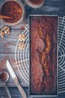 Overhead view of pumpkin cake with cinnamon, walnuts and chocolate — Stock Photo