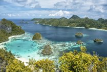 Vista de Wayag island, Raja Ampat, West Papua, Indonesia — Fotografia de Stock