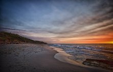 Vue panoramique sur le coucher de soleil sur la plage, Perth, Australie occidentale, Australie — Photo de stock