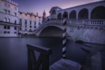Vista panorámica de los caminos venecianos 111, Venecia, Véneto, Italia - foto de stock