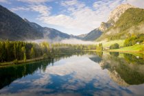 Мальовничий вид на озеро Hintersee, Ramsau, Берхтесгаден Баварія, Німеччина — стокове фото