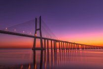 Vista panorâmica da ponte Vasco da Gama ao nascer do sol, Lisboa Portugal — Fotografia de Stock