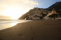 Villagescape ao pôr do sol, Positano, Costa Amalfitana, Campania, Itália — Fotografia de Stock