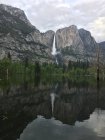 Mountain reflections in a lake, Yosemite National Park, California, USA — Stock Photo