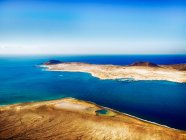 Vista desde Lanzarote a Graciosa, Islas Canarias, España - foto de stock