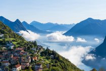 Village de Bre et Lac de Lugano, Tessin, Suisse — Photo de stock