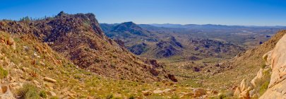 Вид на вершину из зоны отдыха Гранитного бассейна, Национальный лес Прескотт, Аризона, США — стоковое фото
