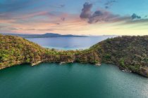 Vista aérea de la isla Satonda, West Nusa Tenggara, Indonesia - foto de stock