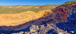 Une carrière de roche inactive dans MC Canyon près de Drake Arizona. La carrière est située dans la forêt nationale de Prescott. — Photo de stock