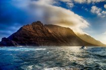 Boat sailing  along coastline, Lanzarote, Canary Islands, Spain — Stock Photo
