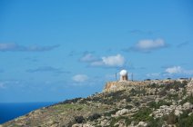 Estación de radar Dingli en Dingli Cliffs, Malta - foto de stock