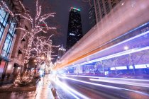Luces y decoraciones navideñas, Michigan Street, Chicago, Illinois, EE.UU. - foto de stock