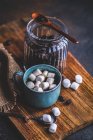 Overhead view of coffee with marshmallows — Stock Photo