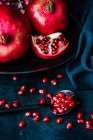 Close-Up of pomegranates and pomegranate seeds on a table — Stock Photo