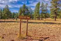 Dutch Kid Tank Sign in the Kaibab National Forest, Arizona, USA — Stock Photo