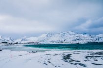 Küstenort, Nusfjord, Flakstadoya, Flakstad, Lofoten, Nordland, Norwegen — Stockfoto