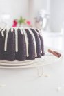 Chocolate bundt cake on a cooling rack — Stock Photo