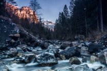 Riprese a lunga esposizione del paesaggio montano, Svizzera — Foto stock