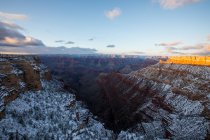 Pôr do sol sobre o Grand Canyon National Park no inverno Arizona, EUA — Fotografia de Stock