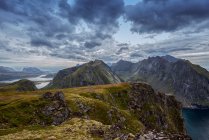Vista dalla cima del monte Ryten, Flakstad, Lofoten, Nordland, Norvegia — Foto stock