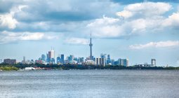 Paysage urbain avec Tour CN, Toronto, Ontario, Canada — Photo de stock