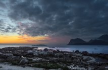 Lille Sandnes al tramonto, Flakstad, Lofoten, Nordland, Norvegia — Foto stock
