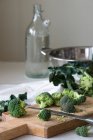 Vista de cerca del brócoli fresco - foto de stock