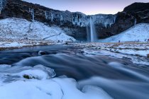 Lunga esposizione di Seljalandsfoss in inverno, Islanda meridionale, Islanda — Foto stock