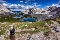 Touristin in Dolomiten, Südtirol, Italien — Stockfoto