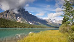 Paisaje de montaña, Montañas Rocosas, Canadá - foto de stock