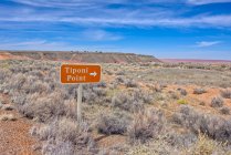 Assinatura apontando para Tiponi Point, Parque Nacional Florestal Petrificado, Arizona, EUA — Fotografia de Stock
