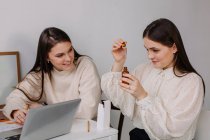 Two women working with essential oils — Stock Photo