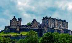 Історичні будівлі уздовж Royal Mile, Edinburgh, Scotland, UK — стокове фото