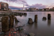 Stadtsilhouette mit dem Scherbenhaufen, London, England, UK — Stockfoto