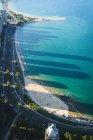 Роздуми про хмарочоси на озері Мічиган, Чикаго, штат Іллінойс, США — стокове фото