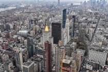 Воздушный город с 5-й авеню, Манхэттен, Нью-Йорк, США — стоковое фото