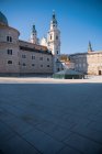 Place de la cathédrale de Salzbourg pendant le confinement du coronavirus, Salzbourg, Autriche — Photo de stock