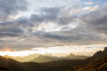 Paisagem montanhosa ao pôr do sol, Dolomites, Itália — Fotografia de Stock