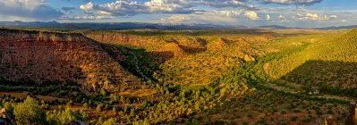 Vista desde Hell Point al este de Paulden, Arizona, EE.UU. - foto de stock