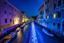 Cannaregio por la noche, Venecia, Véneto, Italia - foto de stock