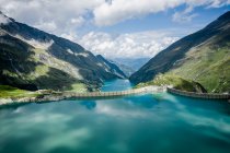 Veduta aerea del lago Mooserboden e della diga, Kaprun High Mountain reservoirs, Salisburgo, Austria — Foto stock
