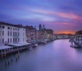 Paysage urbain au coucher du soleil, Venise, Vénétie, Italie — Photo de stock
