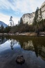 Parque Nacional Yosemite al amanecer, California, EE.UU. - foto de stock