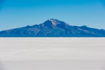 Mountain landscape, Uyuni Salt flat, Altiplano, Bolivia — Stock Photo
