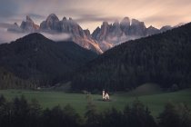 Церква Святого Йоганна, фонди, Доломіти, Італія. — стокове фото