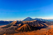 Monte Bromo ao nascer do sol, Parque Nacional Bromo Tengger Semeru, Província de Java Oriental Indonésia — Fotografia de Stock