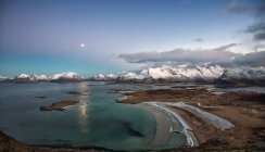 La playa de Yttersanden, Fredvang, Flakstad, Lofoten, Nordland, Noruega - foto de stock