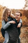 Farther giving his daughter a piggyback ride, Netherlands — Stock Photo